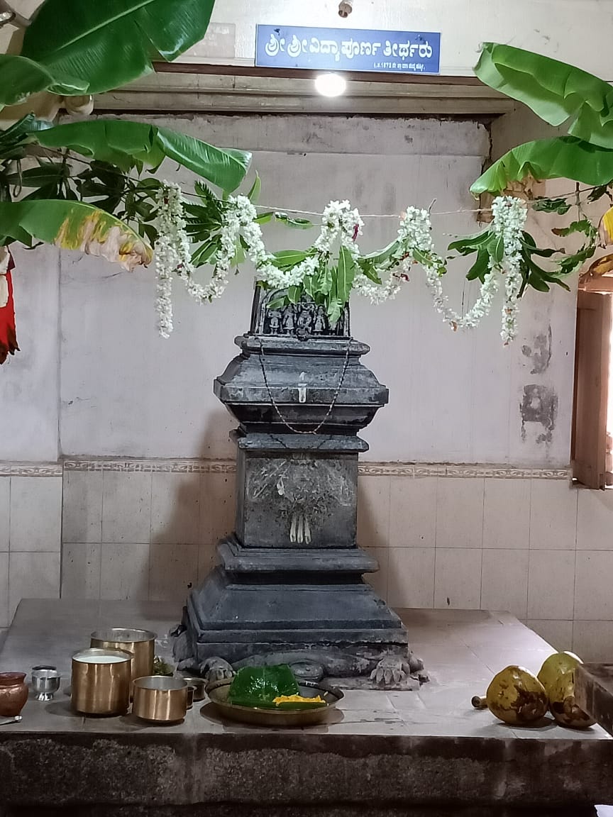 Sri Vidyapurna Tirtha